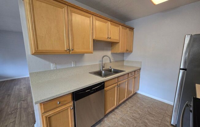 Spacious 2-Bedroom, 2-Bath Top-Floor Unit in Escondido, CA – Available Now!