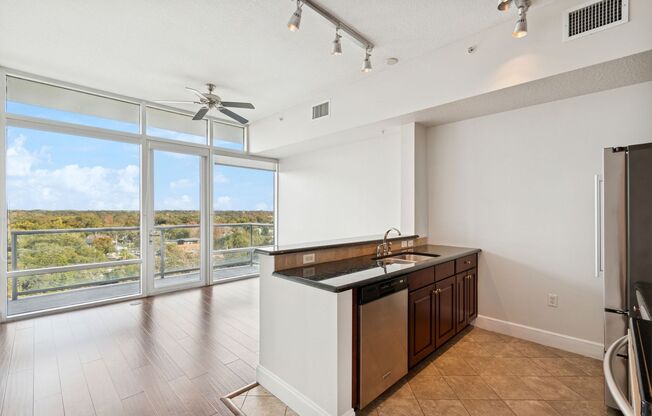 1 bed, 1 bath, $1,795, Unit Unit #808