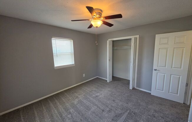 2 beds, 1.5 baths, 925 sqft, $800