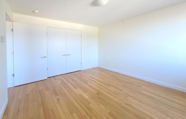 52 5 QUEENS BLVD