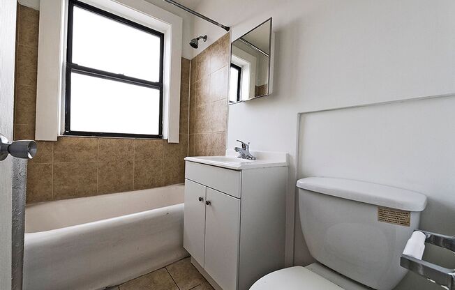 808 W 76th