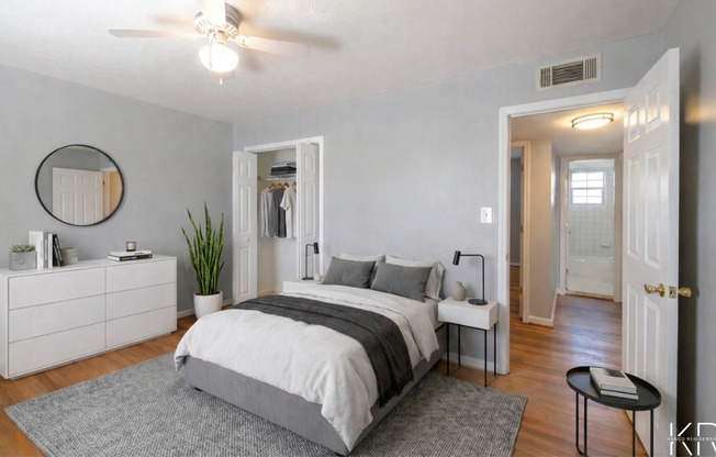 2 beds, 1 bath, 950 sqft, $1,370, Unit 03
