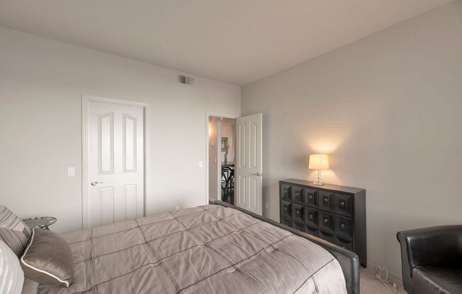 2 beds, 2 baths, $1,845, Unit Unit 1051