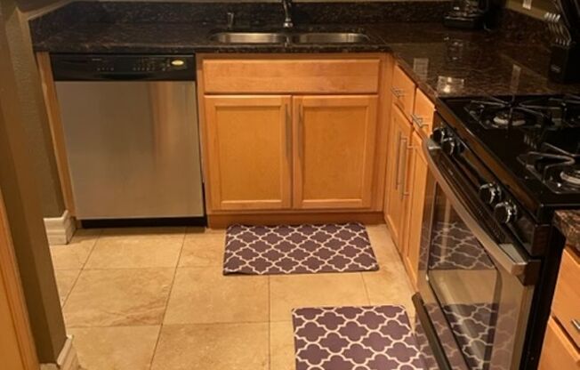 2 beds, 2 baths, $2,195, Unit 213