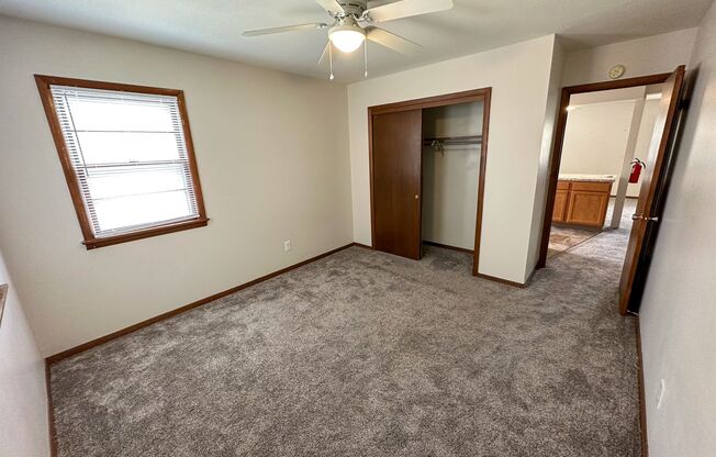 2 beds, 1 bath, $925