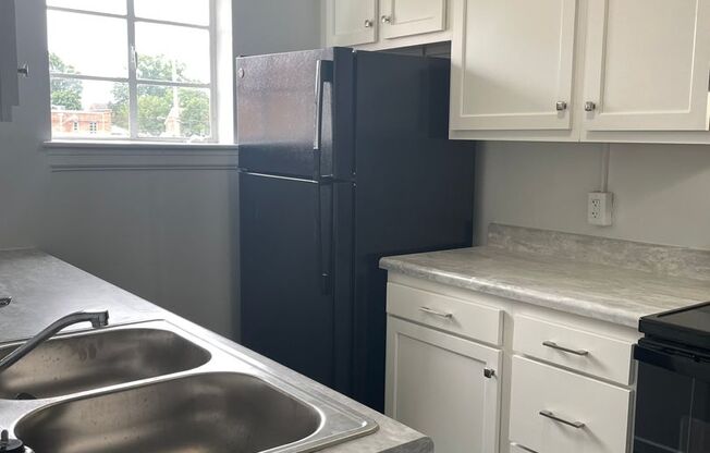 2 beds, 1 bath, $1,175, Unit 5