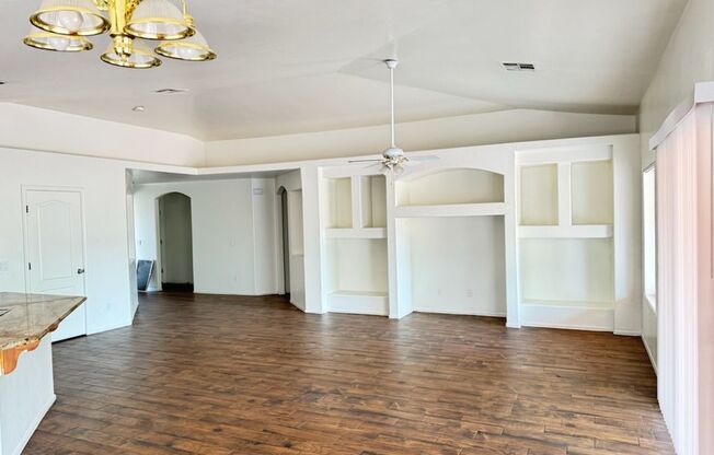 Phoenix Split Floor Plan 4 Bedroom + den