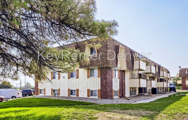 2 beds, 1 bath, 813 sqft, $1,189, Unit 6-301