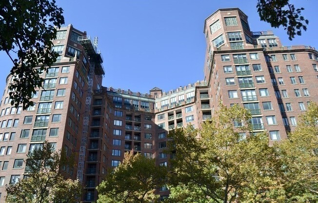 1 bed, 1 bath, 863 sqft, $3,500, Unit 703