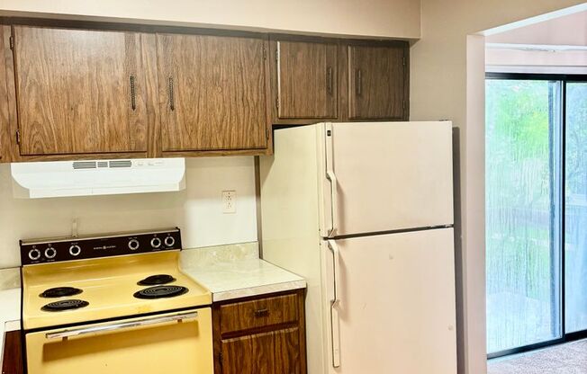 1 Bedroom, 1 Bathroom Condo located in the desirable Avon Village