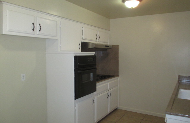 2 beds, 1 bath, 793 sqft, $1,700, Unit 8855