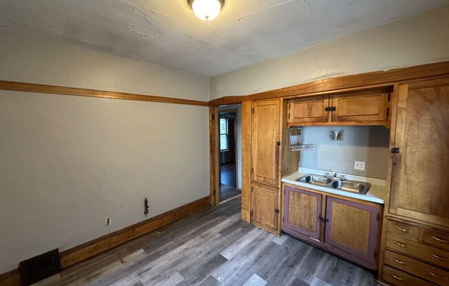 3 beds, 1 bath, $1,295