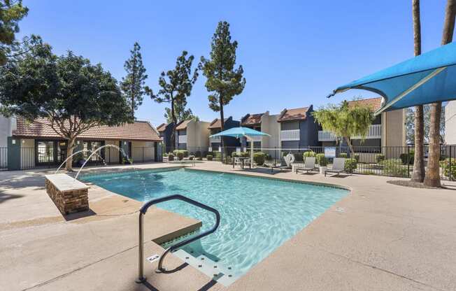 Oakridge Apartments - Second Pool