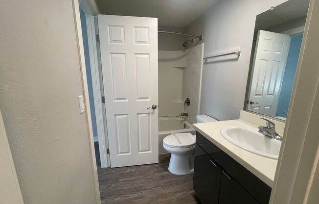 2 beds, 1.5 baths, 866 sqft, $2,880, Unit 811A5