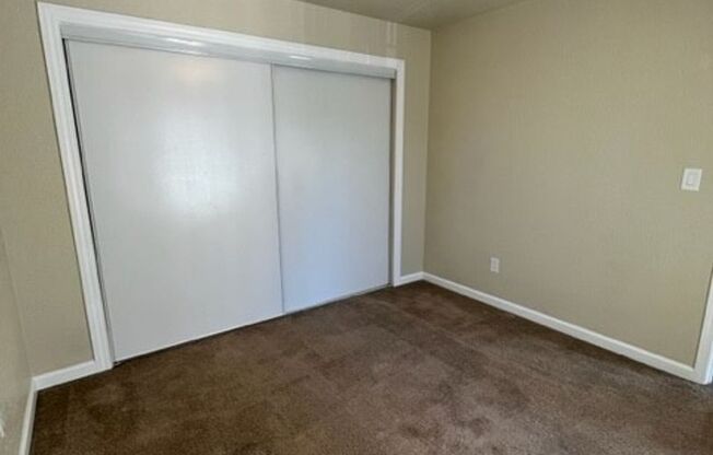 2 beds, 1 bath, 825 sqft, $1,830, Unit 220