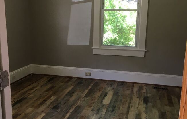 2 beds, 1 bath, 878 sqft, $950, Unit 2127 Oakhurst Circle
