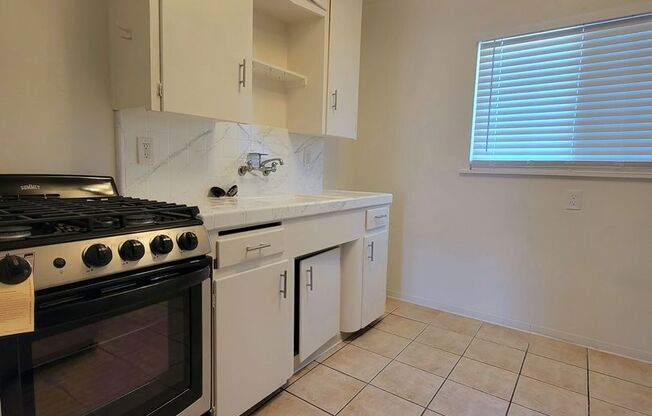 Studio, 1 bath, 550 sqft, $2,195