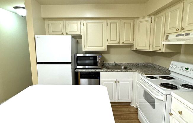 1 bed, 1 bath, $1,695, Unit 07