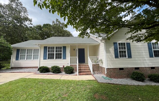 Lovely 3BD, 2BA Fuquay-Varina Home in a Prime Location in an HOA Community in Quiet Neighborhood