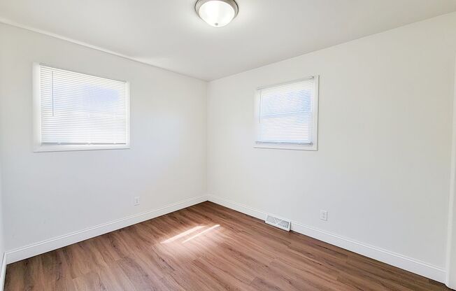 2 beds, 1 bath, 850 sqft, $1,349, Unit 5822-1 Balsam