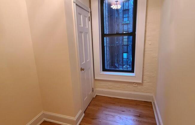 110 6 AVE
