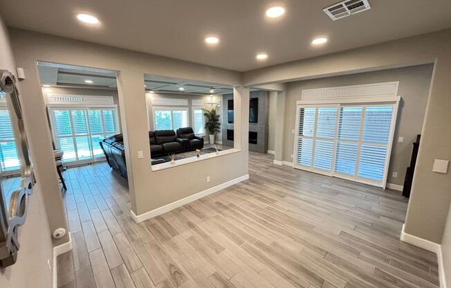 Contemporary 4Bed/3Bath/3 Car/+ Loft -residence located in the Silverado Ranch area