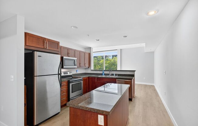 Great 2-Bedroom w/ Wraparound Patio at Petco Park