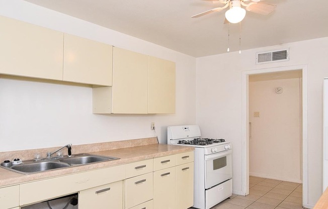 3 beds, 1 bath, $1,150