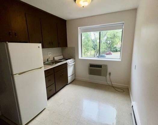 Studio, 1 bath, 400 sqft, $1,650, Unit 15