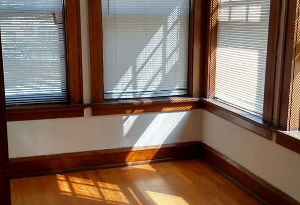 August Management presents the Murray Hill Apartments