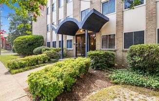 Quiet Norfolk Condo – Utilities & Parking Included!