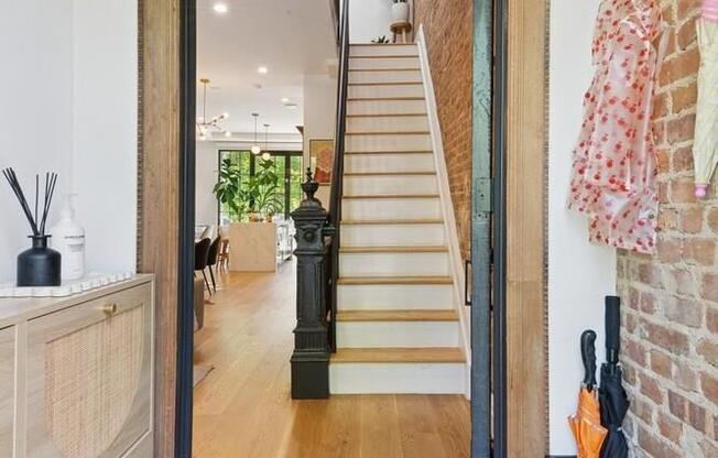 938 PUTNAM AVE
