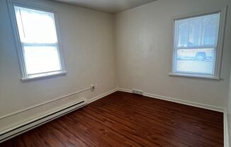 2 beds, 1 bath, $995, Unit 125 N West St