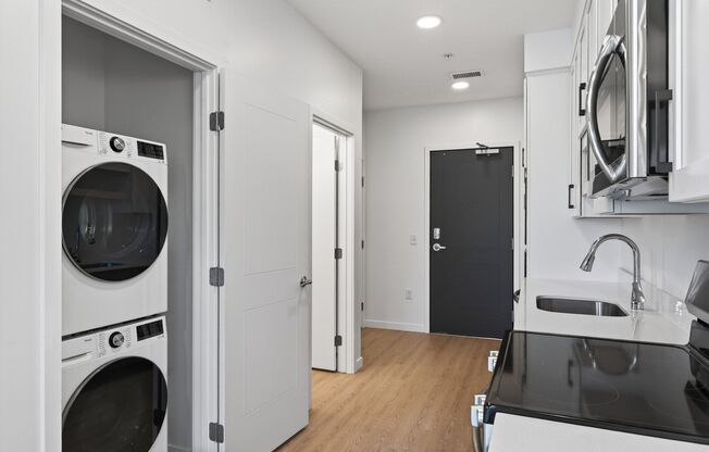 Studio, 1 bath, 456 sqft, $1,225, Unit 305