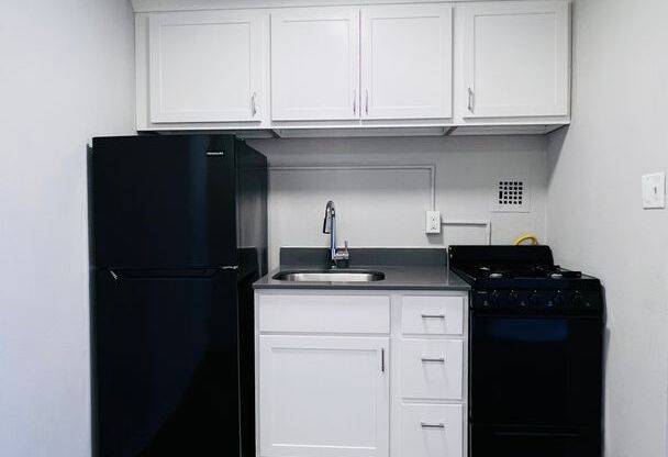 Studio, 1 bath, 320 sqft, $850, Unit # 605