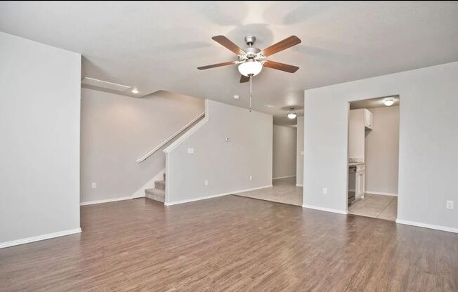 3 beds, 2.5 baths, 1,101 sqft, $1,299, Unit 1006B