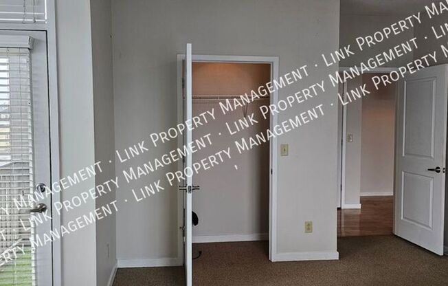 2 beds, 1 bath, $1,400, Unit APARTMENT 305