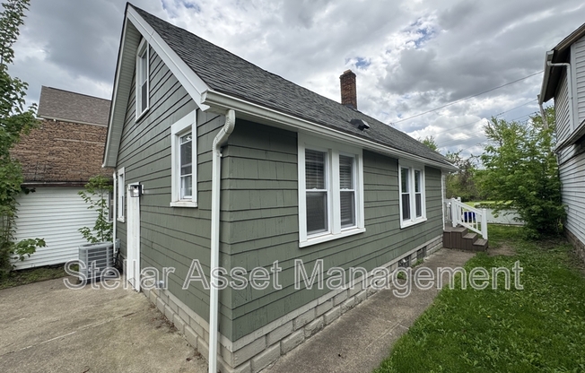 2824 YORK AVE