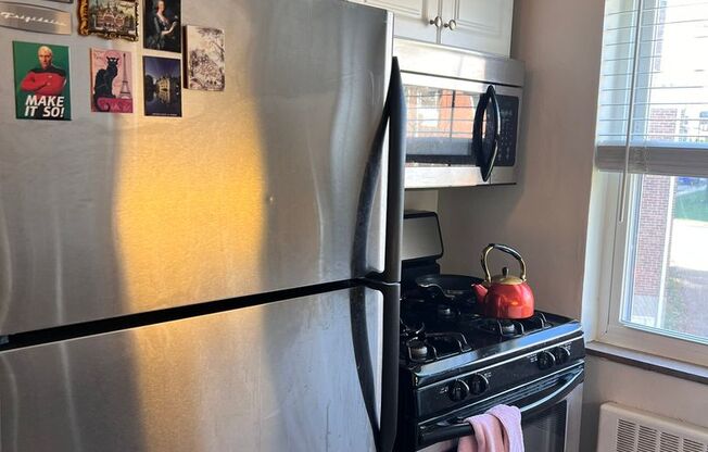 Studio, 1 bath, 400 sqft, $945, Unit 08