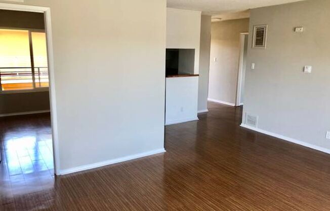 2 beds, 1 bath, 700 sqft, $2,295, Unit 211