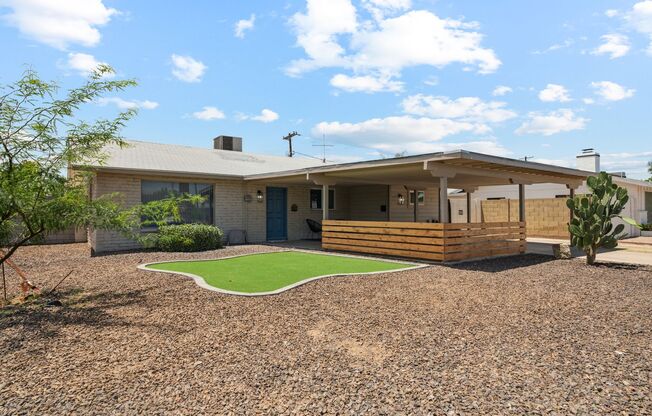 Modern 4BR Scottsdale Home w/ Guest Suite, EV Charger, Huge Backyard & Splash Pad