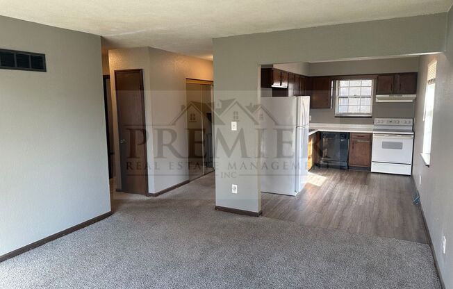 2 beds, 1 bath, $1,195, Unit 1422