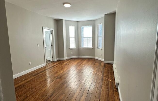 2 beds, 1 bath, $1,550, Unit 5 Hampshire St., Unit 3