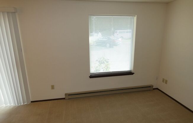 2 beds, 1 bath, $1,450, Unit Unit 05