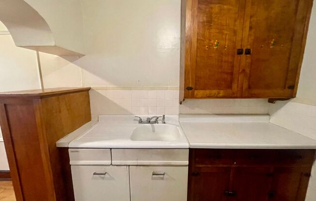 Studio, 1 bath, $825, Unit 03