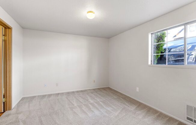 1 bed, 1 bath, 600 sqft, $1,800, Unit B205