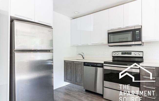 Uptown 1 Bed, Convenient Red Line Location!