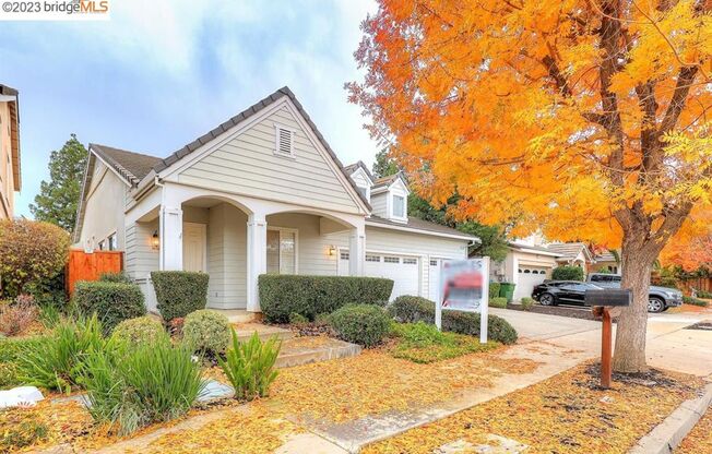 WONDERFUL SINGLE STORY WITH CENTRAL BRENTWOOD LOCATION