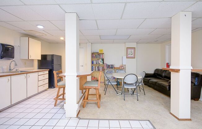 Studio, 1 bath, 400 sqft, $1,150, Unit 04