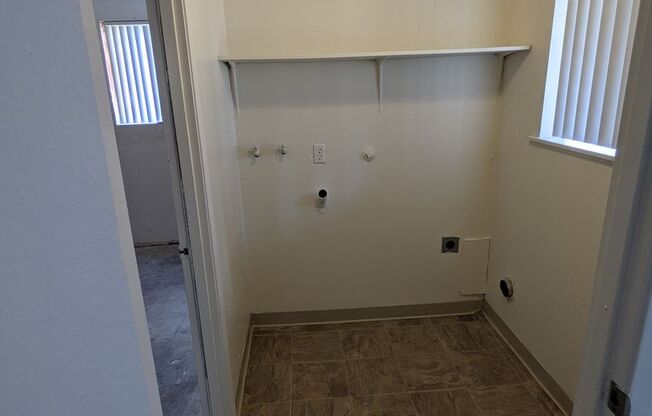 3 beds, 1.5 baths, 1,500 sqft, $1,995, Unit 2802-5